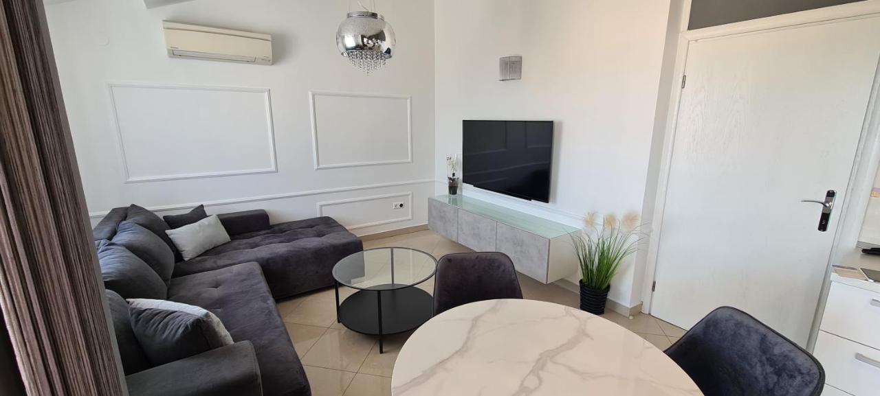 Apartman Moris Малинска Екстериор снимка